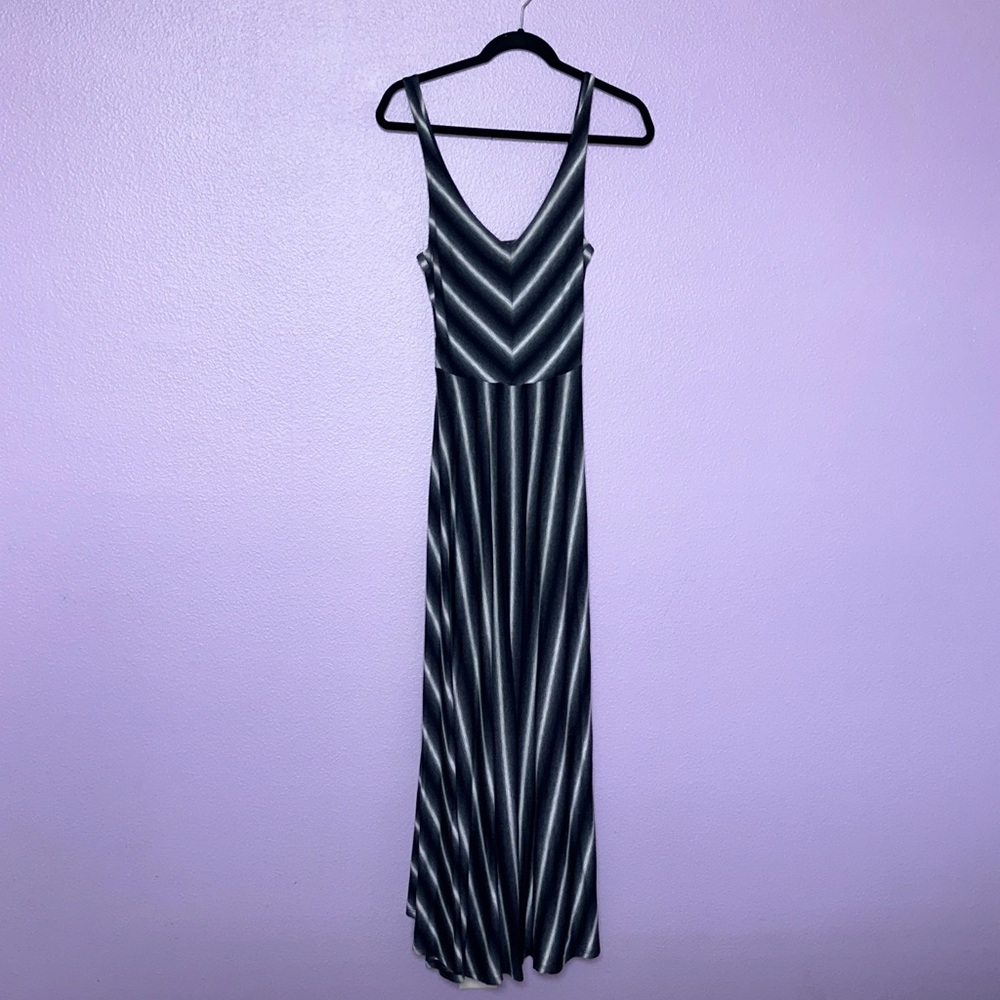 PUELLA Elegant Navy and White Striped Maxi Dress
